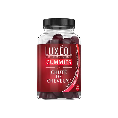 Soixante gummies prune à l’arôme de cassis disposés en rangées sur une pierre claire.