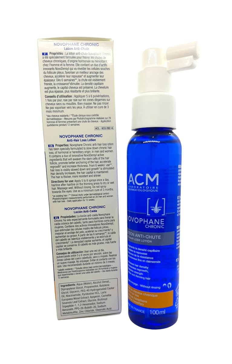 Flacon de lotion capillaire de 100 ml posé sur une pierre claire dans une salle de bain épurée.