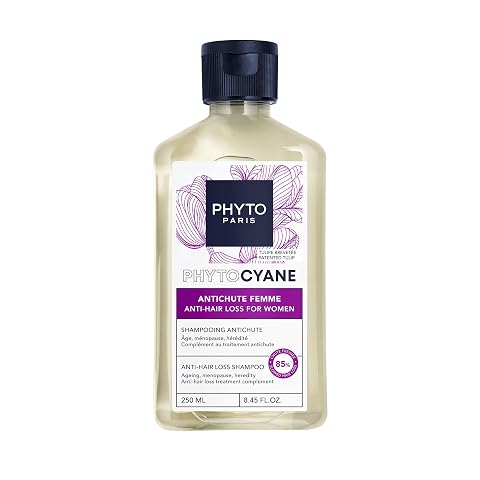 Flacon compact de shampooing Phyto Phytocyane Intensive+ posé sur une surface en pierre claire.