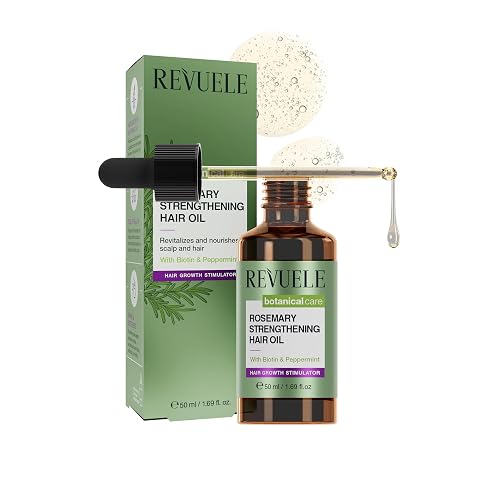 Flacon vert d’huile capillaire au romarin posé sur une pierre claire dans une salle de bain épurée.