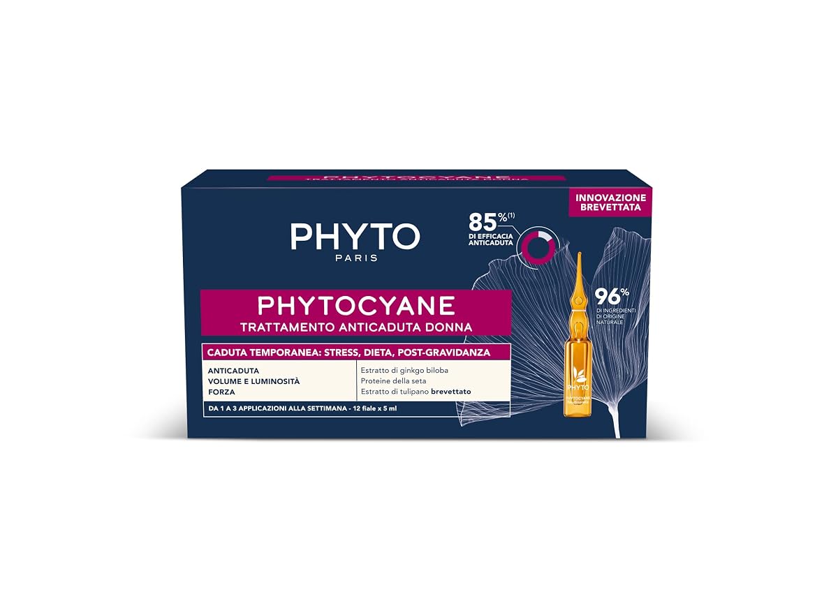 Douze ampoules Phytocyane de 5 ml disposées sur une surface claire dans une salle de bain épurée